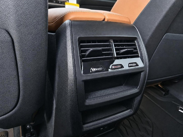 Used 2026 BMW X5 sDrive40i w/ M Sport Package RWD image 12