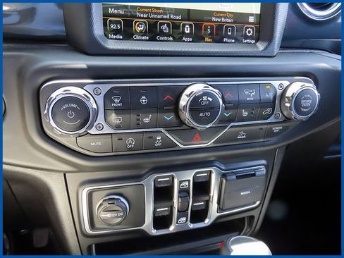 Used 2023 Jeep Wrangler Unlimited Sahara AWD/4WD image 17