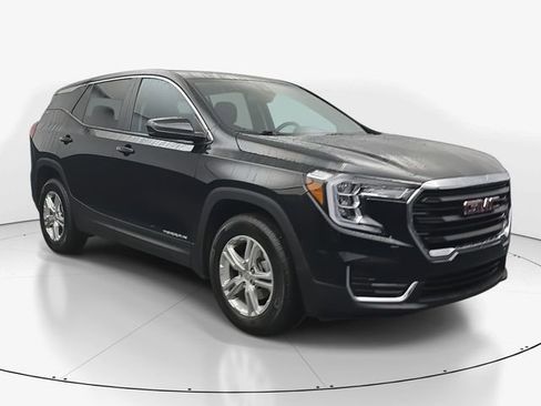 Used 2023 GMC Terrain SLE image 2