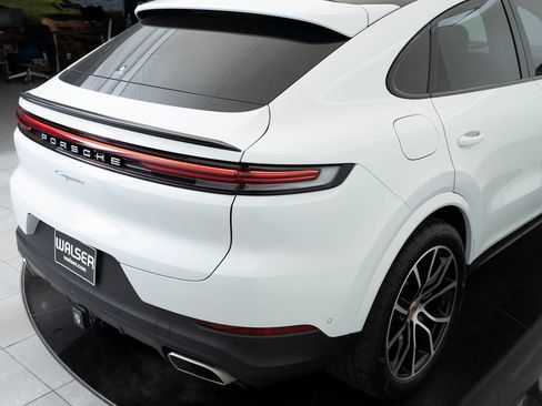 Certified 2024 Porsche Cayenne Coupe image 18