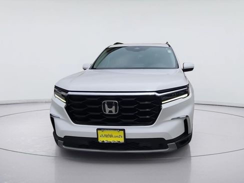 Used 2023 Honda Pilot Touring image 3