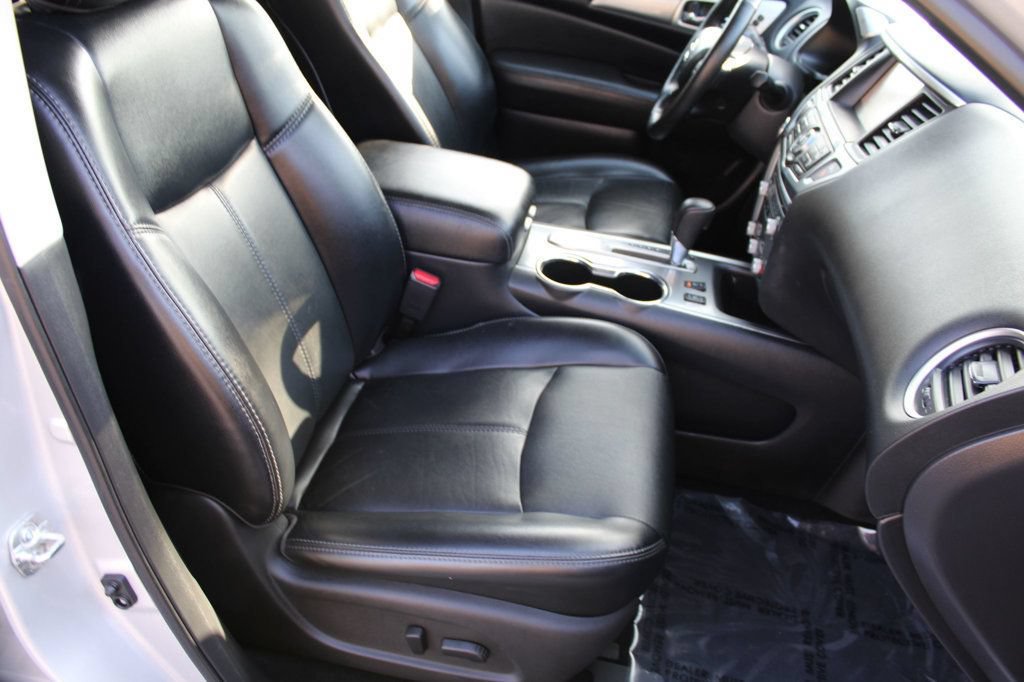 Used 2020 Nissan Pathfinder SL FWD image 13