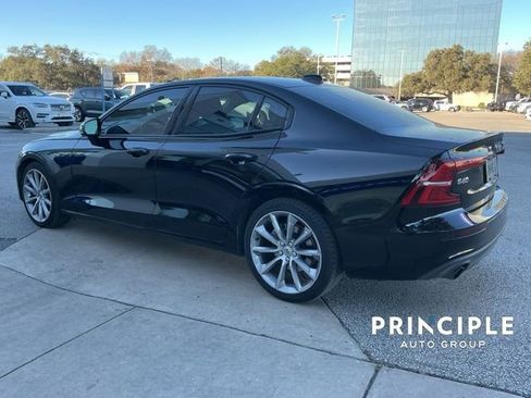 Used 2020 Volvo S60 T5 Momentum image 4