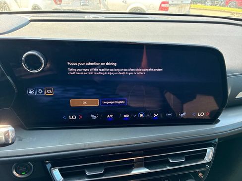 Used 2024 Chevrolet Traverse LS FWD image 30