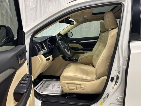 Used 2019 Toyota Highlander XLE AWD/4WD image 10