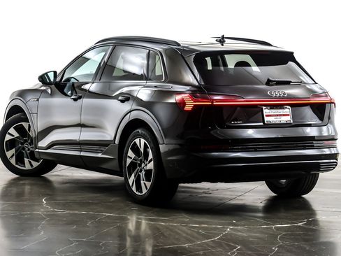 Used 2022 Audi e-tron Premium w/ Convenience Plus Package image 13