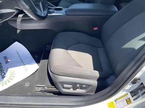 Used 2022 Toyota Camry LE FWD image 3