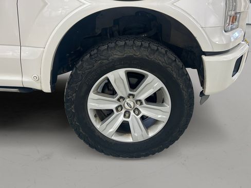 Used 2015 Ford F150 Platinum w/ Equipment Group 701A Luxury AWD/4WD image 8