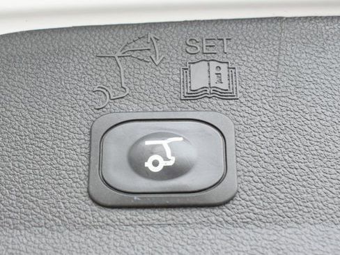 Used 2018 Ford Escape SEL image 39