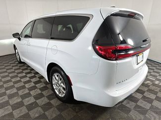 Used 2024 Chrysler Pacifica Touring-L FWD video 5