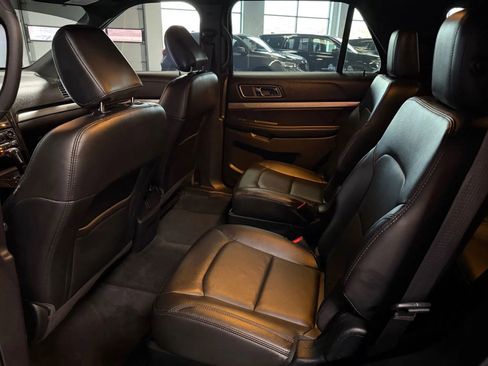 Used 2018 Ford Explorer XLT w/ Equipment Group 202A image 15