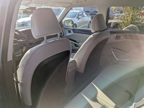 Used 2023 Kia Soul LX w/ LX Technology Package image 24