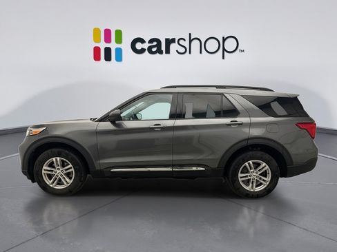 Used 2023 Ford Explorer XLT AWD/4WD image 2