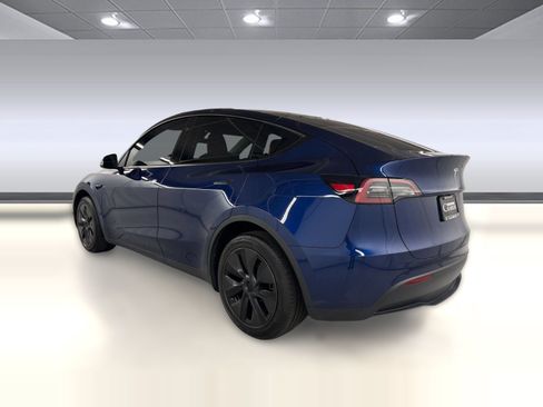Used 2024 Tesla Model Y Long Range AWD/4WD image 3