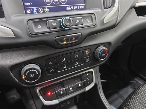 Used 2024 GMC Terrain SLE image 24