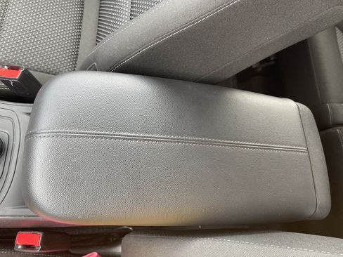 Used 2024 GMC Terrain SLE AWD/4WD image 31