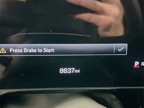 Used 2025 GMC Yukon Elevation image 12