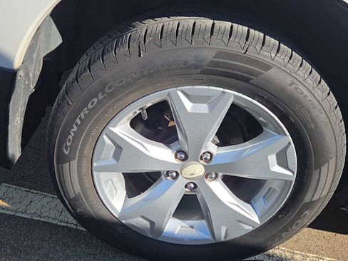 Used 2015 Subaru Forester 2.5i Premium w/ All-Weather Package image 4