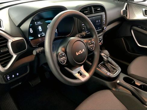 Certified 2025 Kia Soul LX w/ LX Technology Package FWD image 14