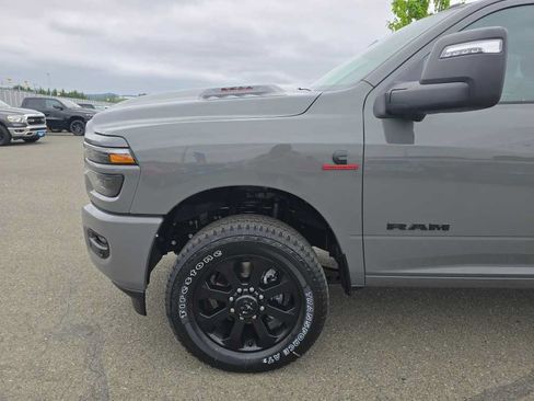 New 2026 RAM 3500 Laramie AWD/4WD image 18