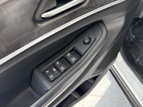 Used 2025 Jeep Grand Cherokee Limited AWD/4WD image 14