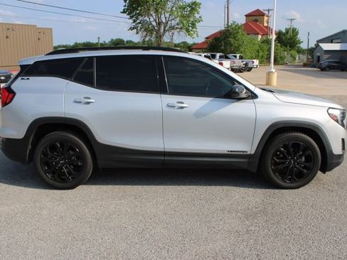Used 2021 GMC Terrain SLE w/ Elevation Edition FWD image 4