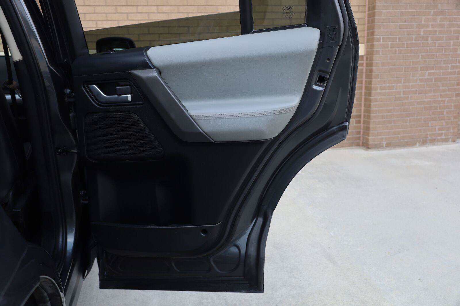 Used 2010 Land Rover LR2 HSE AWD/4WD image 25