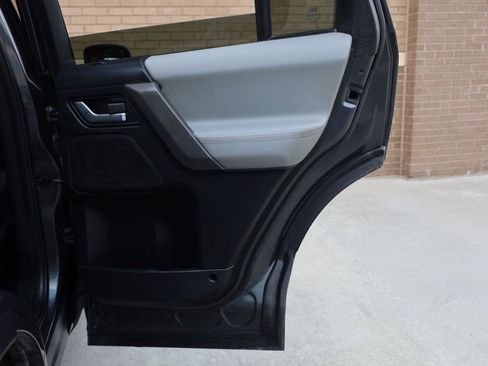 Used 2010 Land Rover LR2 HSE AWD/4WD image 25