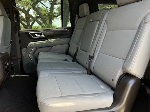 Used 2023 Chevrolet Suburban LS RWD image 13