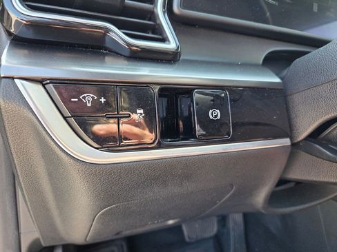Used 2024 Kia Sportage EX image 22