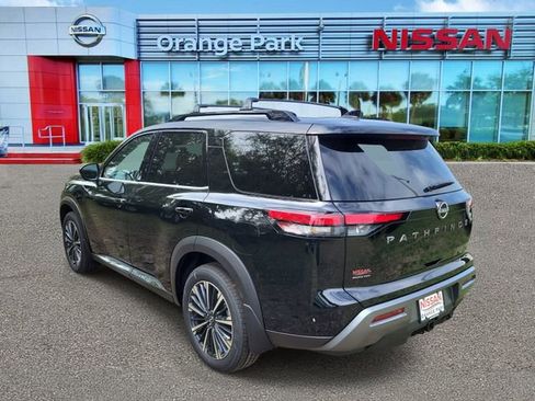 New 2026 Nissan Pathfinder Platinum FWD image 3