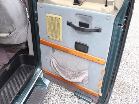 Used 1997 Ford E-150 and Econoline 150 RWD image 29