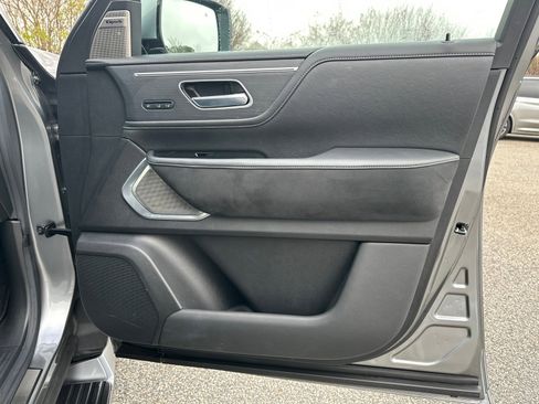 Used 2025 INFINITI QX80 Sensory image 14