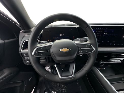 Used 2025 Chevrolet Suburban LT w/ Comfort Package image 12