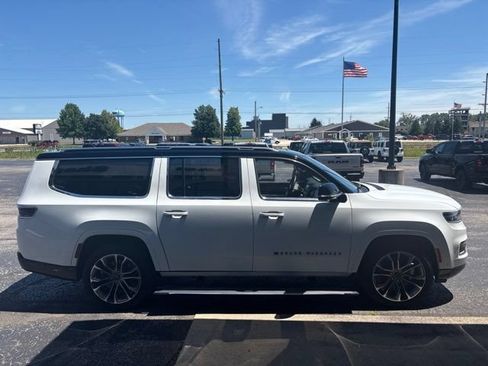 Used 2023 Jeep Grand Wagoneer L Series III w/ Rear Seat Video Group 1 AWD/4WD image 7