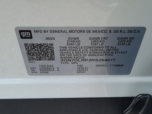 Used 2024 Chevrolet Equinox EV LT FWD image 25