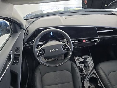 Certified 2025 Kia Niro EX FWD image 12