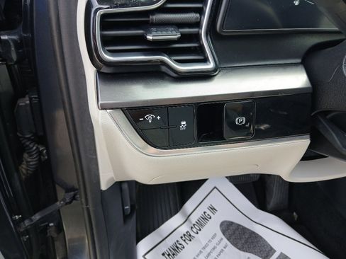 Used 2024 Kia Sportage EX FWD image 11