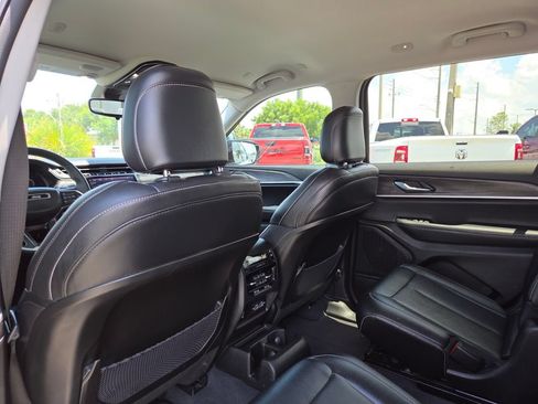 Used 2023 Jeep Grand Cherokee L Limited AWD/4WD image 25