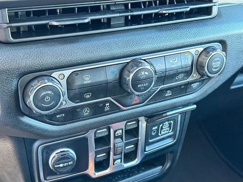 Used 2024 Jeep Wrangler Sport S image 15