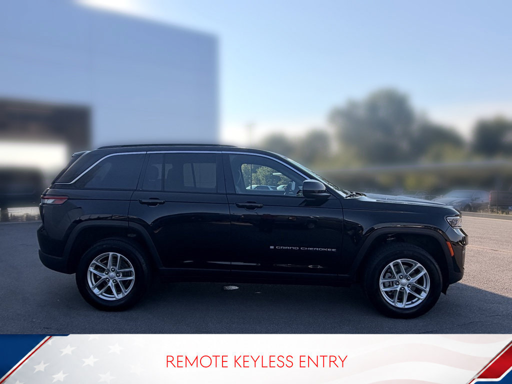 Used 2024 Jeep Grand Cherokee Laredo X AWD/4WD image 4