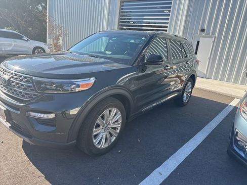 Used 2023 Ford Explorer Limited w/ Limited Technology Package image 2