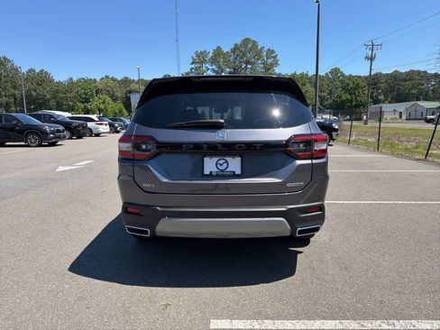 Certified 2025 Honda Pilot Touring image 6