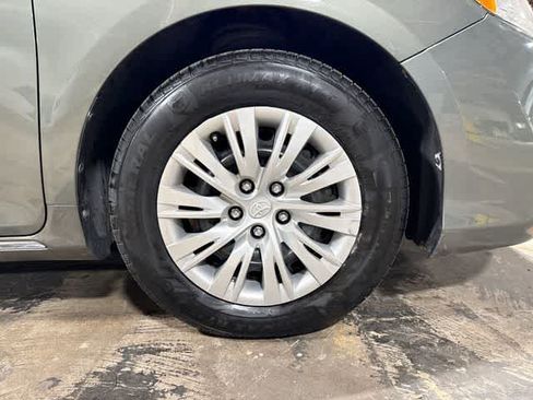 Used 2013 Toyota Camry LE FWD image 10