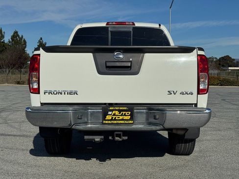 Used 2019 Nissan Frontier SV image 6