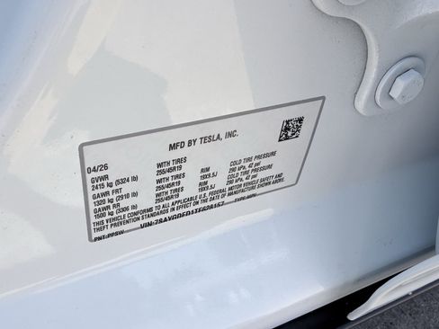 Used 2026 Tesla Model Y 2WD image 29