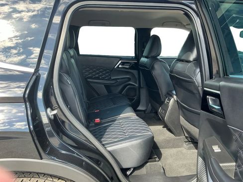 Used 2022 Mitsubishi Outlander SEL image 23