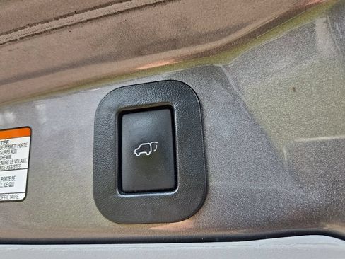 Used 2017 Toyota Sienna XLE Premium AWD/4WD image 37
