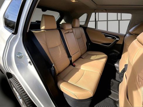 Used 2021 Toyota RAV4 Limited image 26