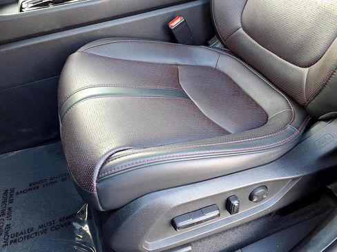 Used 2025 Honda Pilot Black Edition image 18